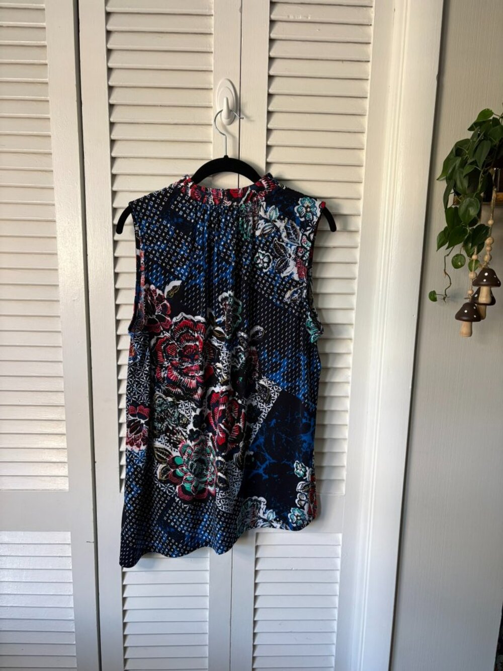Rafaella Sleeveless Blouse / Size LG / Vibrant Floral